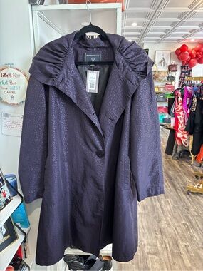 Portrait vintage Purple Trench Coat